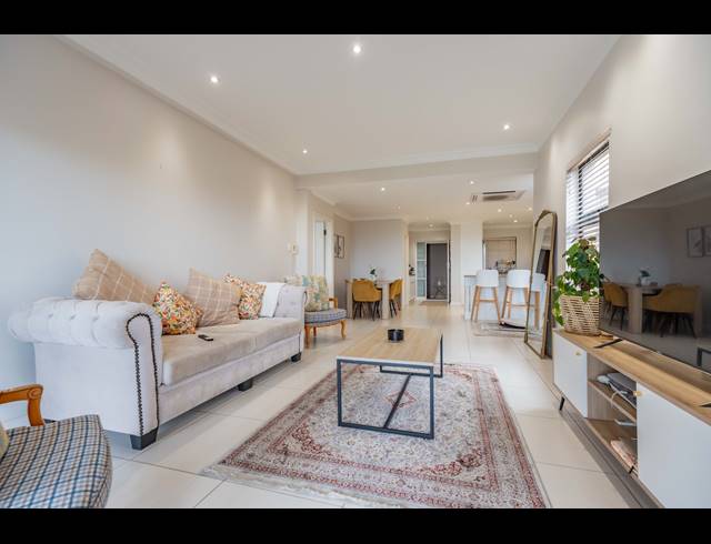 2 BEDROOM APARTMENT FOR SALE IN ESSENWOOD